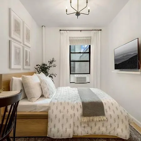 Bright Designer Cottage In Historic Harlem